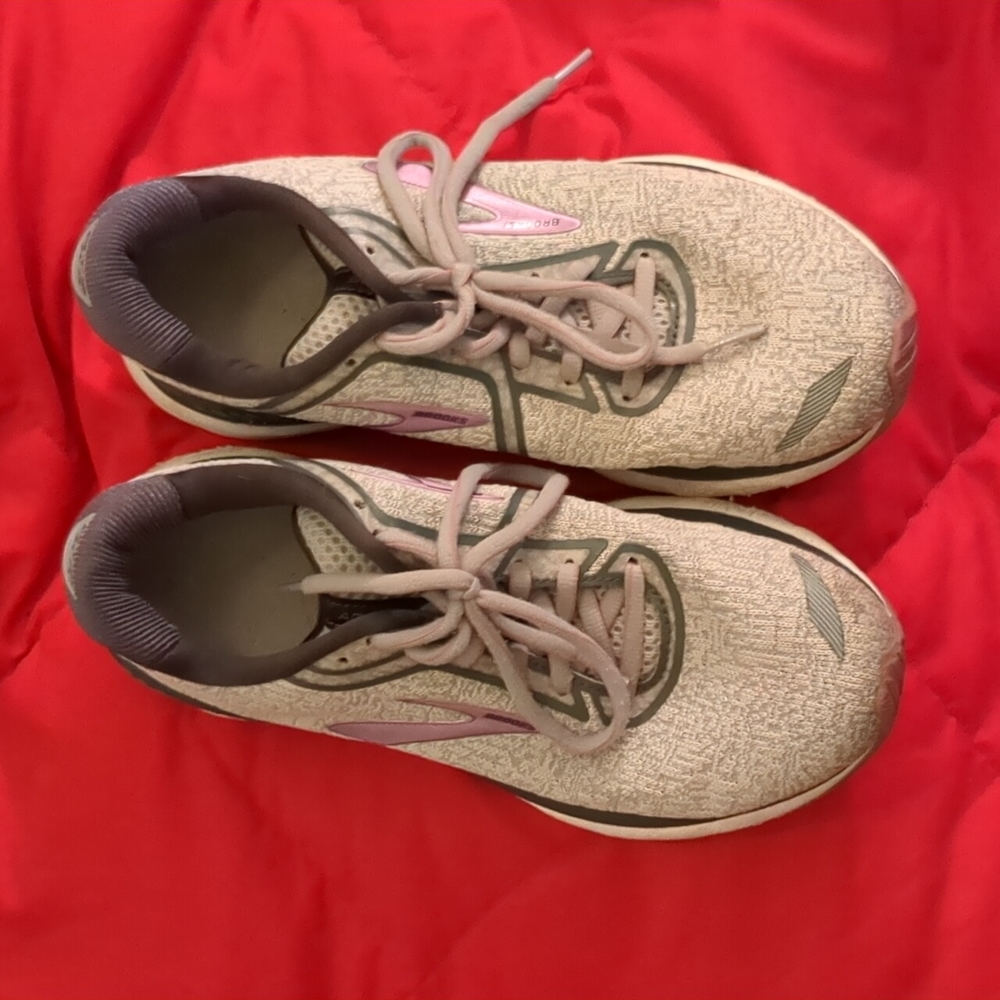 Brooks Adrenaline 20 Women's shoes size 8.5